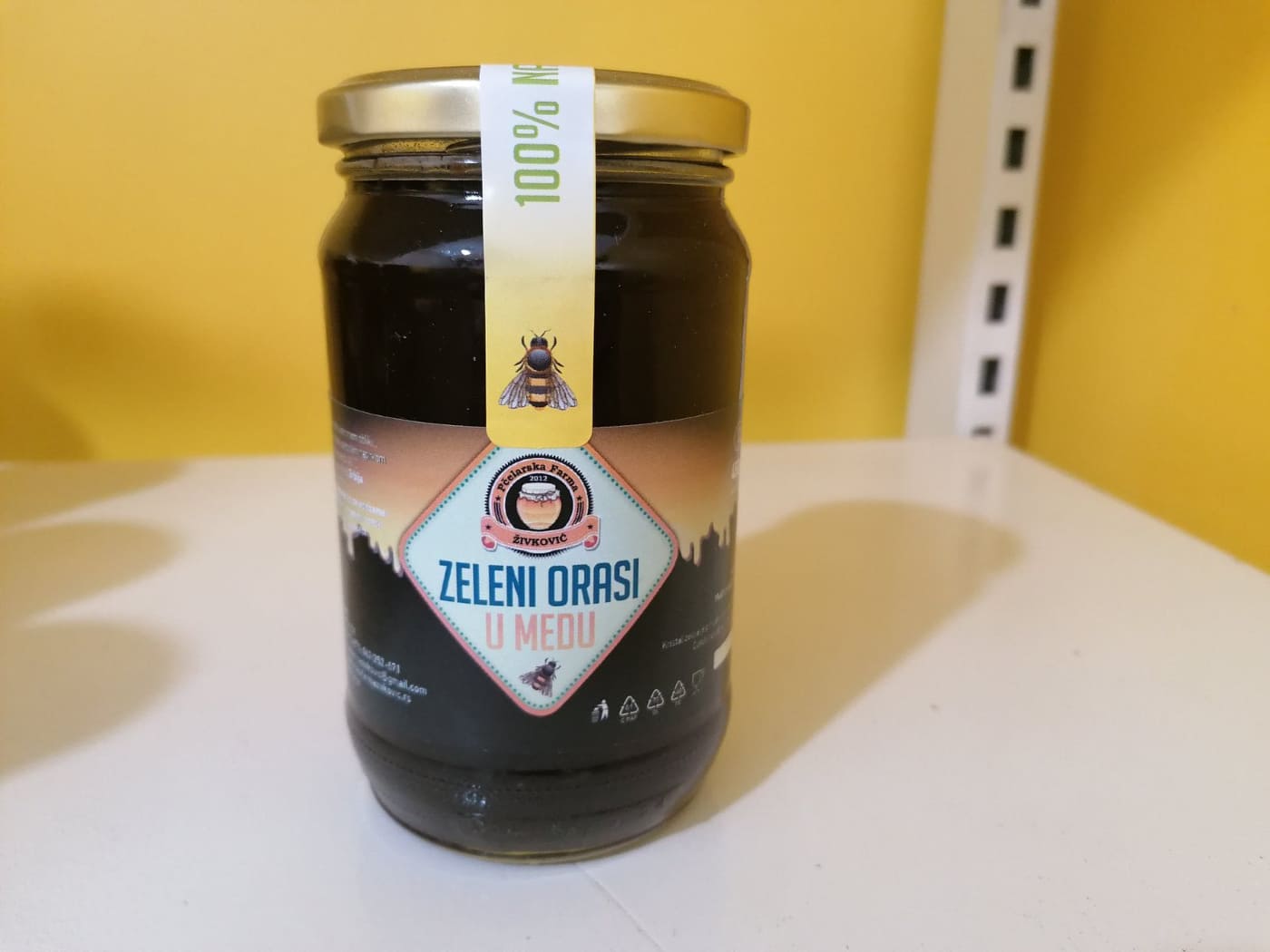 Zeleni orasi u medu